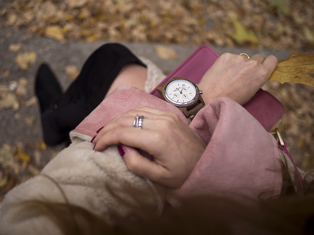 Pánske hodinky na ženskej ruke
